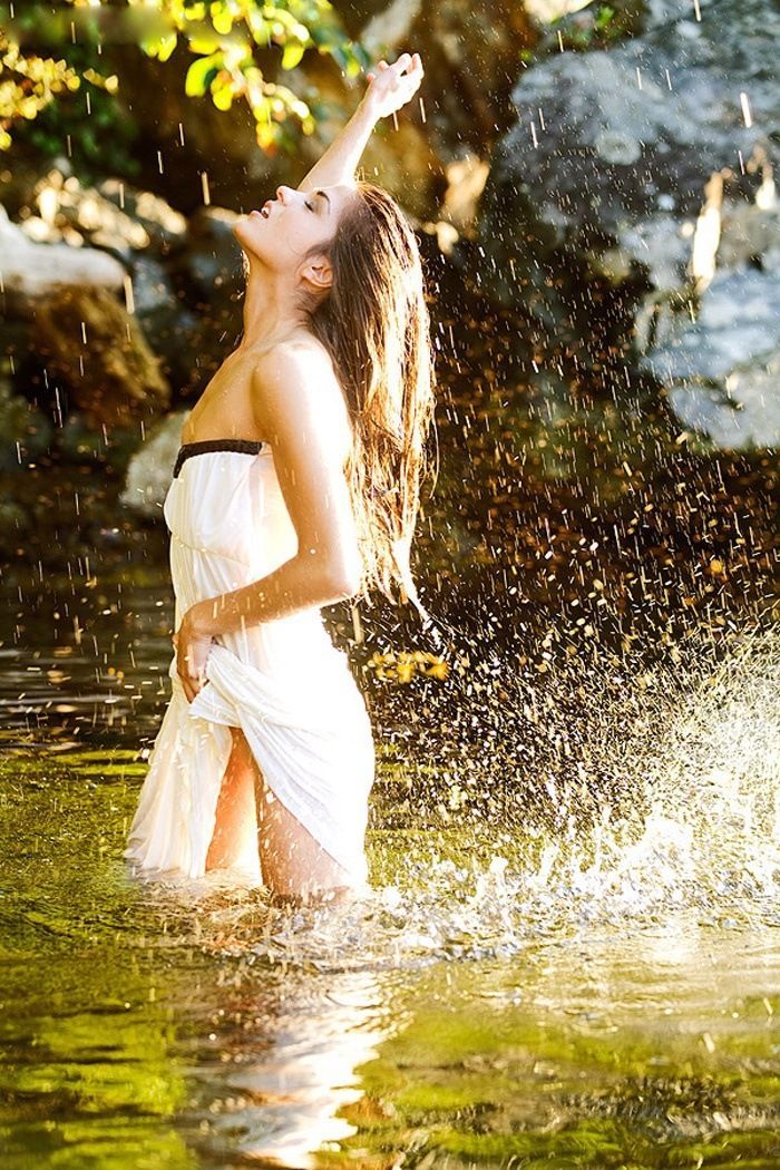 Marie Avgeropoulos in Seville