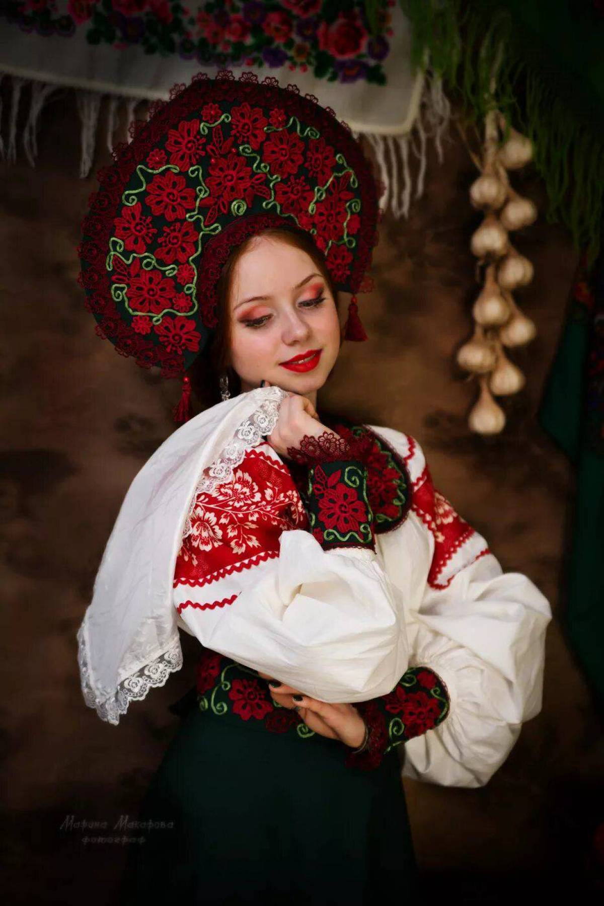 Women in Slavic costumes underwear in Seville