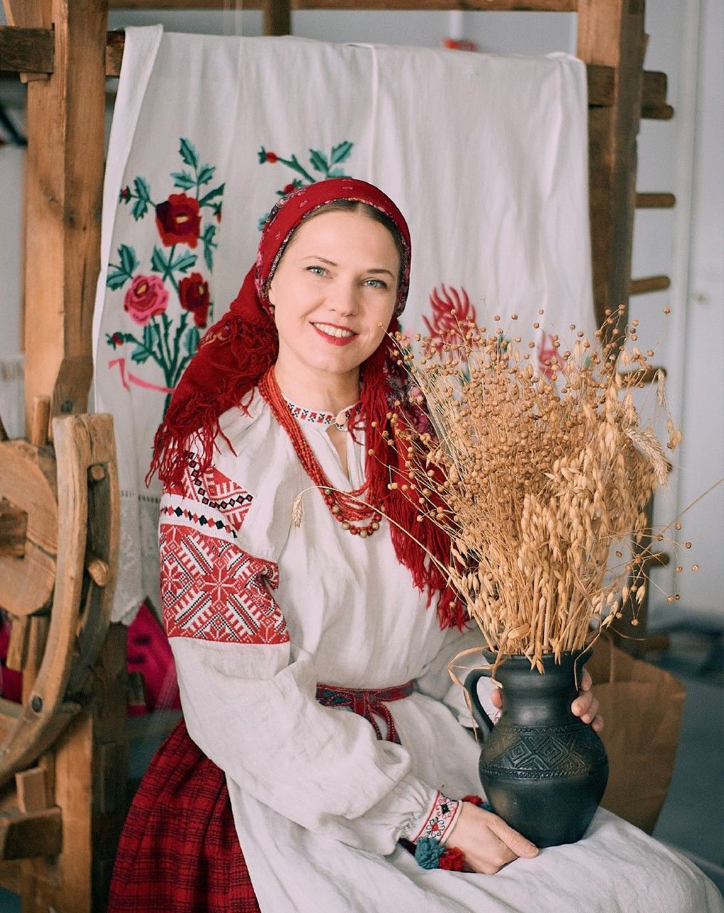 Women in Slavic costumes in Seville