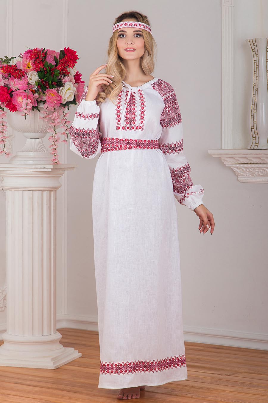 Women in Slavic costumes in Seville