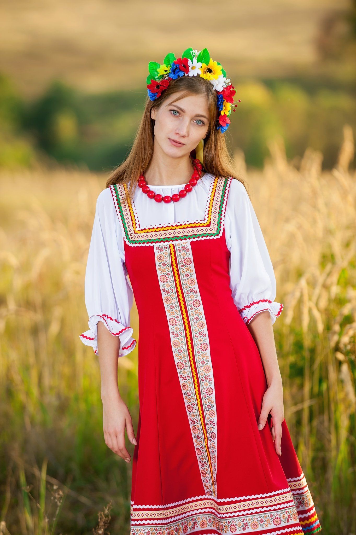 Women in Slavic costumes in Seville
