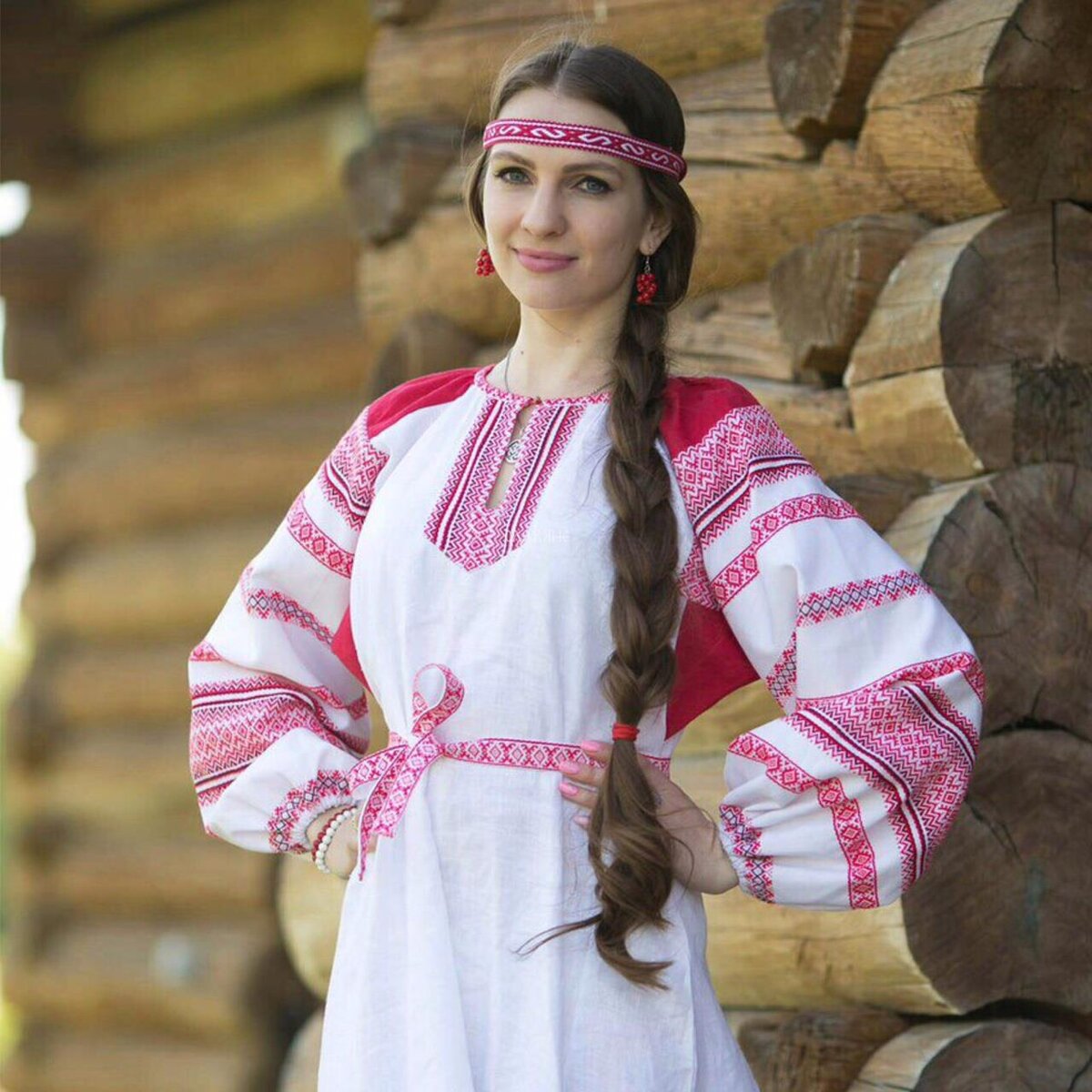 Girls in Slavic costumes in Seville